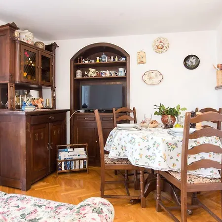 Comfy And Warm Ap With Balcony Surrounded With Beautiful Nature Apartment Lovran