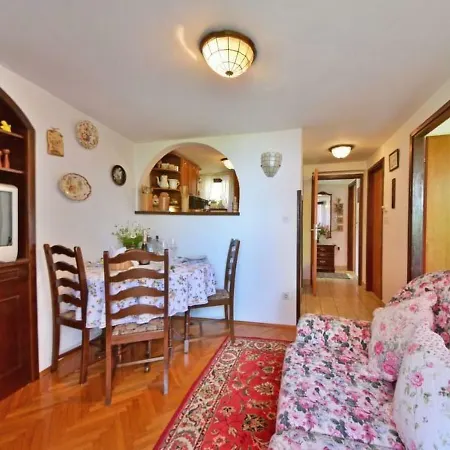 Comfy And Warm Ap With Balcony Surrounded With Beautiful Nature Apartment Lovran