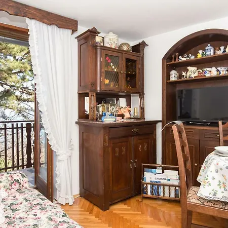 Comfy And Warm Ap With Balcony Surrounded With Beautiful Nature Lovran